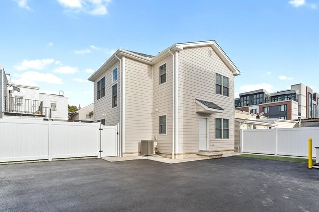 Building Photo - 6717 Madison St