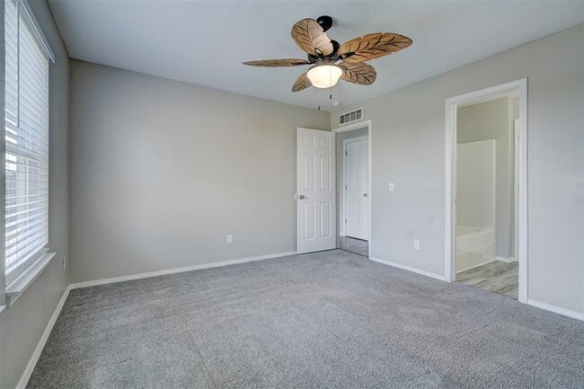 Building Photo - 10425 Aberdeen Dr