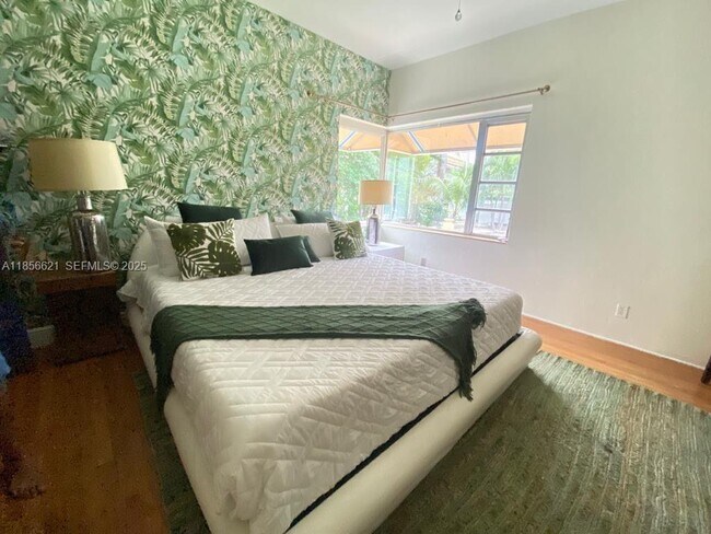 Building Photo - 701 Hollywood Blvd