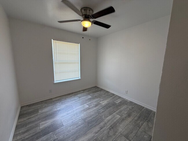 Building Photo - Charming 3-Bedroom Home with Hardwood Floors & Spacious Backyard