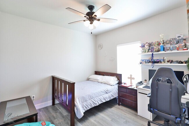 Building Photo - 4 bedroom, EXECUTIVE RENTAL!