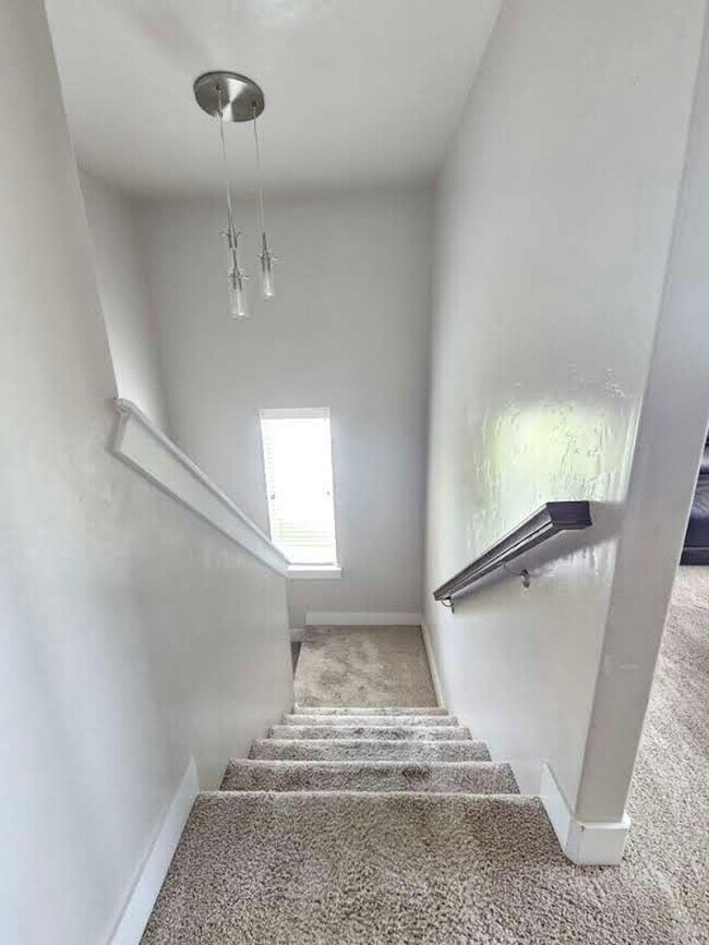 Building Photo - Ready now this beautiful 3 Bedroom Upscale...