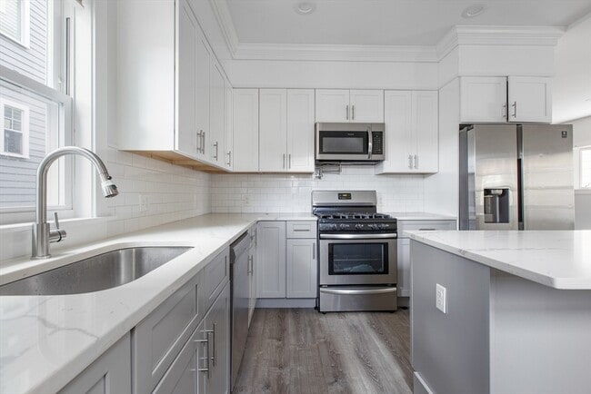 Building Photo - 62-64-64 Edson St