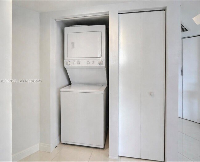 Building Photo - 7330 Ocean Terrace