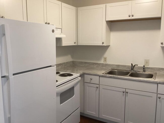 Building Photo - 915 Woodland Ave