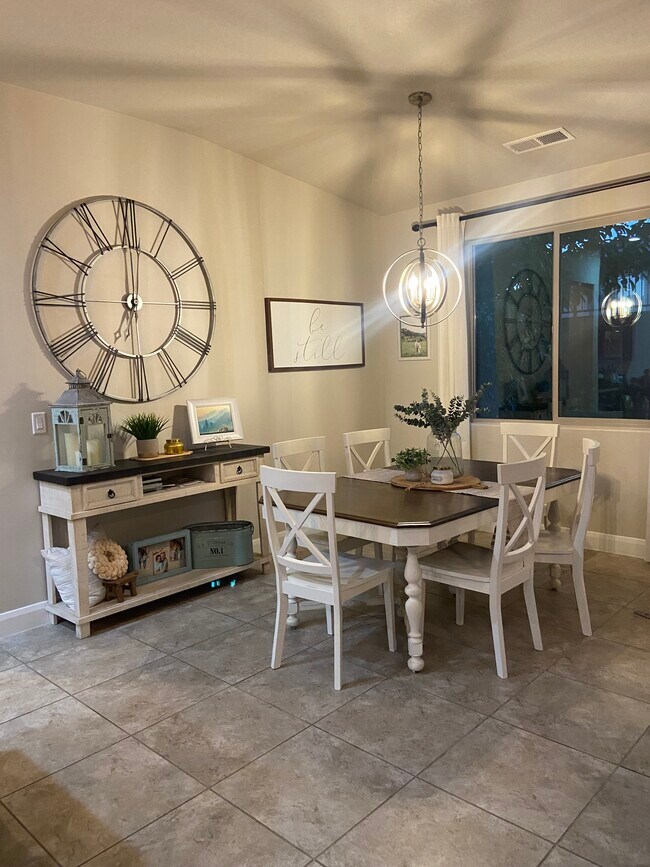 Building Photo - 463 E Ruby Pl