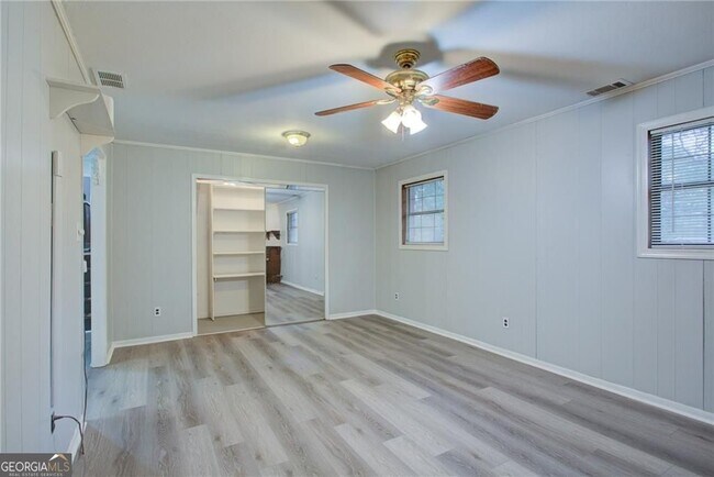 Building Photo - 1357 Monfort Rd