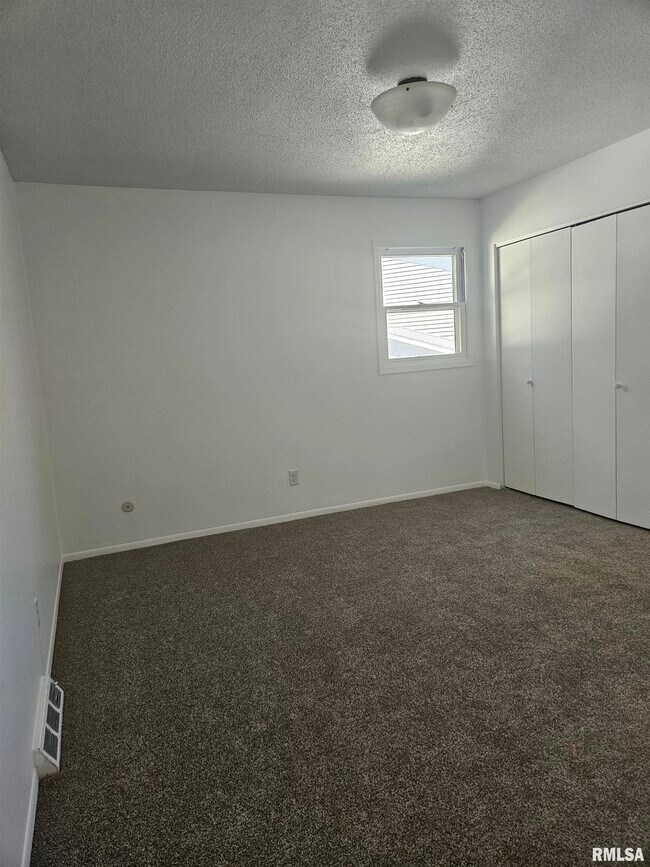 Building Photo - 2530 Saint John Ct