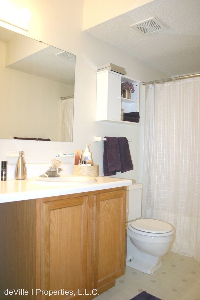 Building Photo - 827 Southwest Blvd