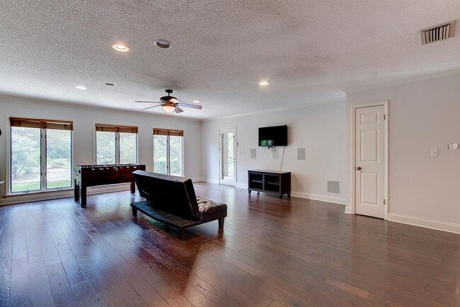 Building Photo - 4707 Mantle Dr