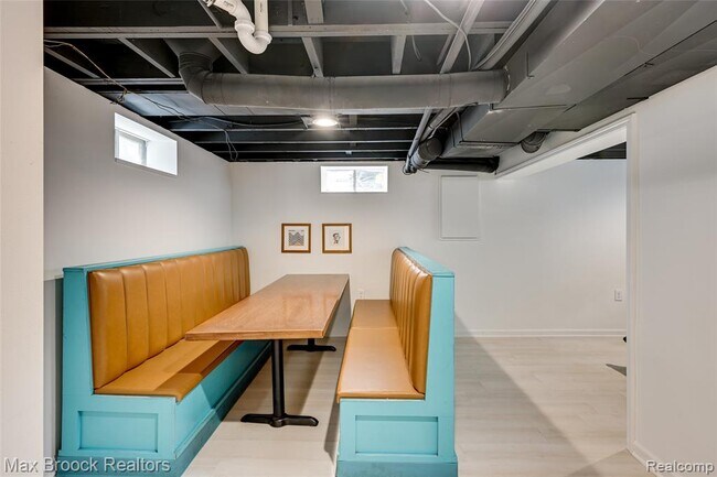 Building Photo - 1460 Cole St