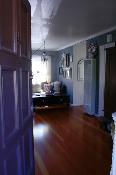 Entrance/Living room (circa 2014) - 1022 N Parish Pl