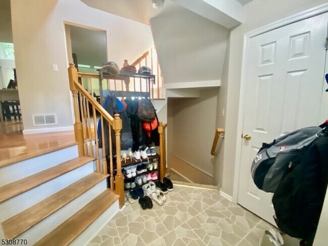 Building Photo - 8 Jaime Dr