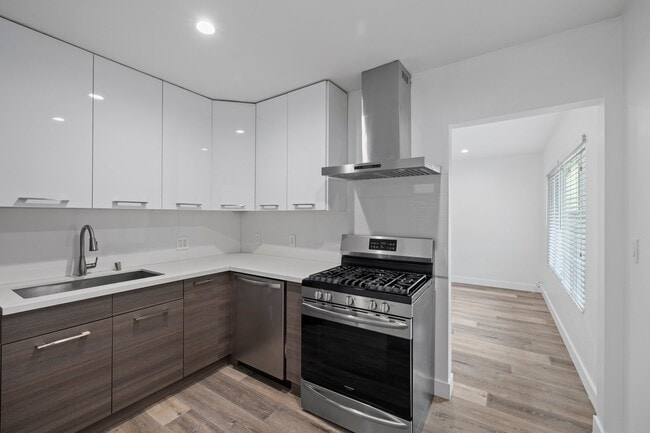 Building Photo - 5427 Carlton Way