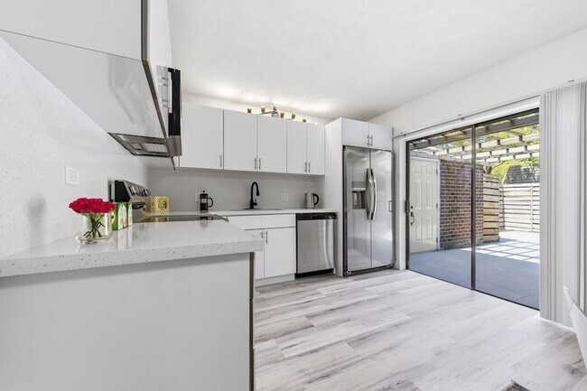 Building Photo - 1424 14th Terrace