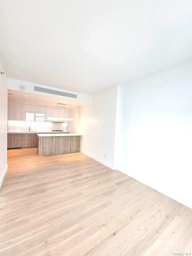 Building Photo - 136-18 Maple Ave