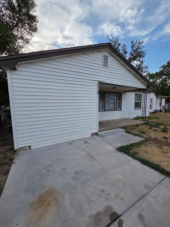 Building Photo - 2118 Greenway Blvd