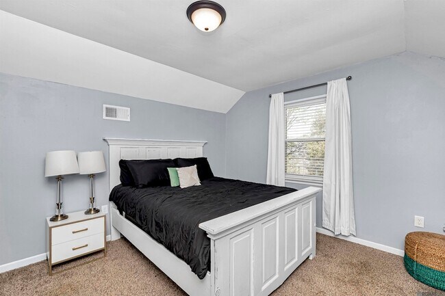 Building Photo - 9221 Fox Run Ave