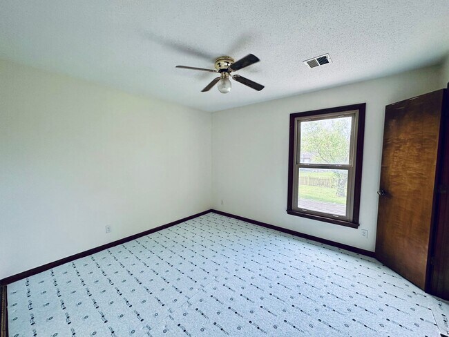Building Photo - {15031} Charming Two Story Home + Huge, Fenced Yard + Cul de Sac