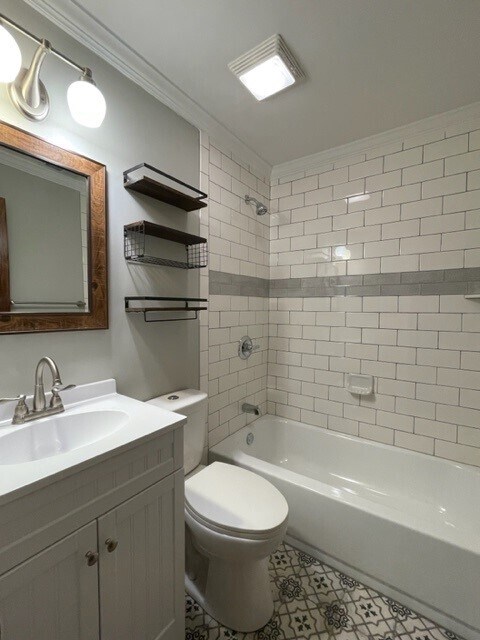 Building Photo - 214 E Vermilya Ave