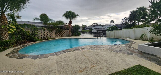 Building Photo - 109 Vía Havarre