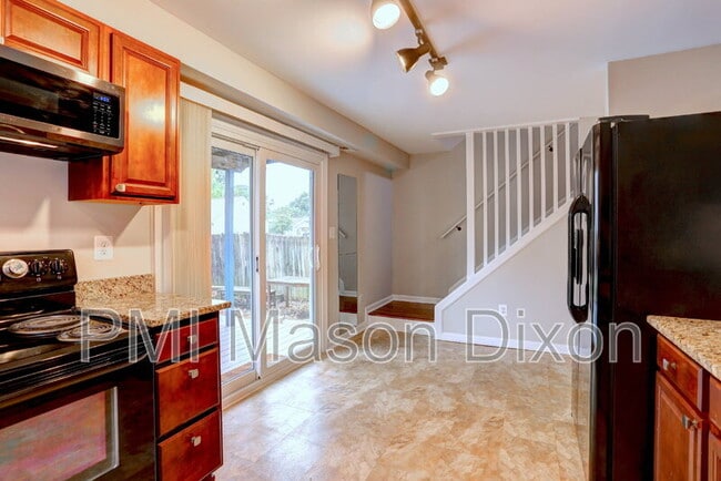 Building Photo - 1651 Elkridge Dr