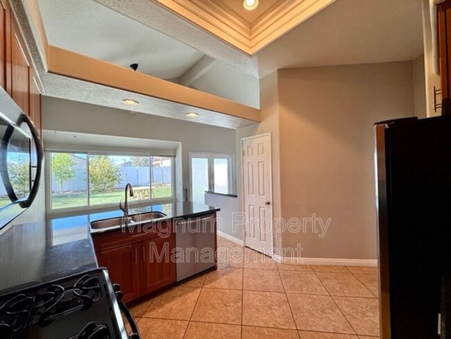 Building Photo - 25483 Blackthorne Dr