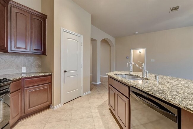 Building Photo - 5615 Stoneridge Ct