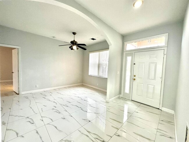 Building Photo - 1219 Baycourt Isle