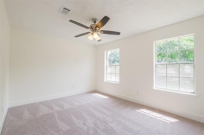 Building Photo - 1311 Sand Stone Dr