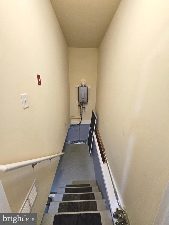 Building Photo - 5 Harcourt Dr