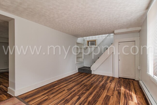 Building Photo - 4824 Webster St