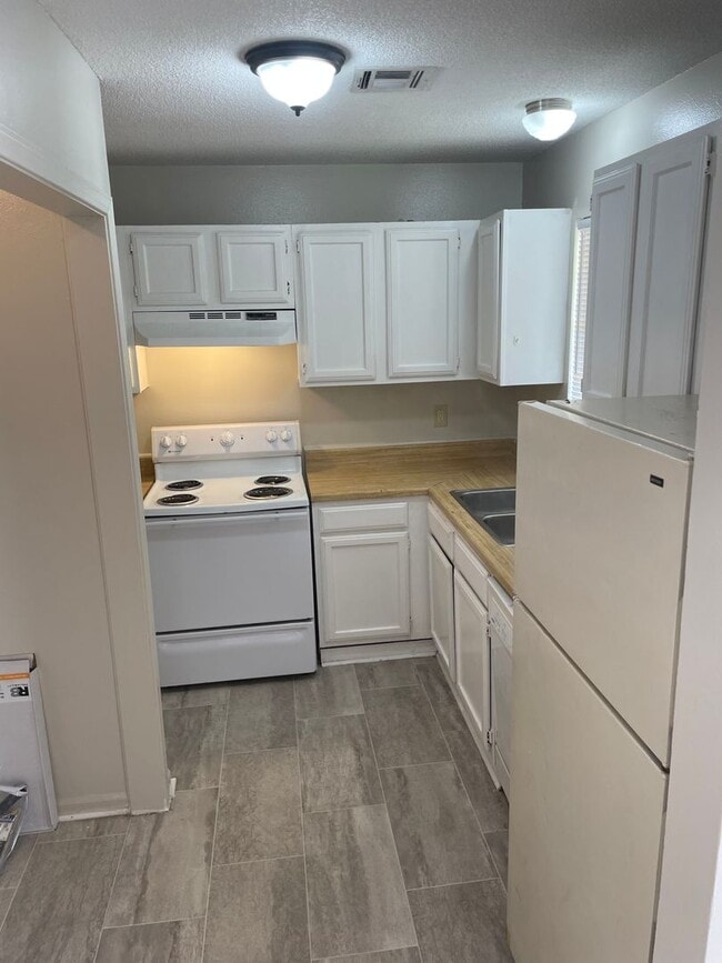 Building Photo - 138 Hummingbird Ln