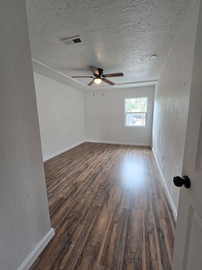 Building Photo - 2115 Perry Rd SW