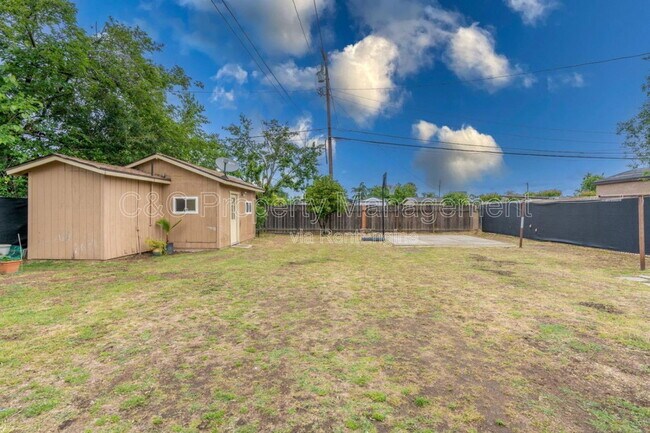 Building Photo - 2119 E Griffith Way