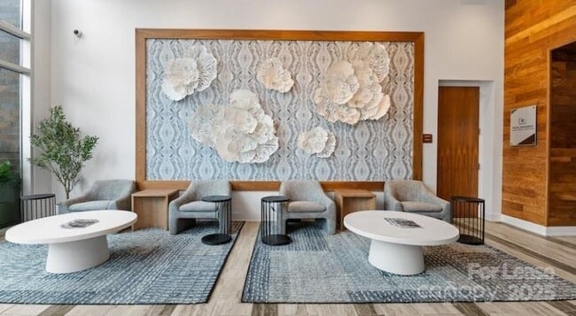 Building Photo - 650 E Brooklyn Vlg Ave