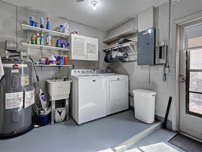 Building Photo - 2BD/2BA/1CG in Vivienda West - a 55+Community