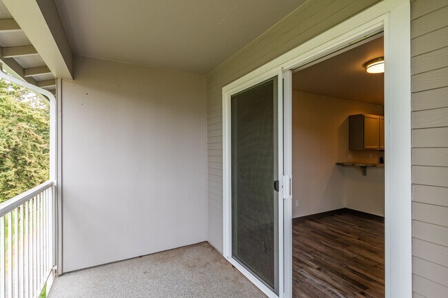 Building Photo - 2 bed 2 Bath Condo in Summerwind Community