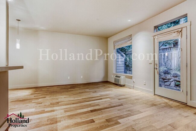Building Photo - New Rent Price: $2,150 +$250 Off First 2 Full Months - Better Than New Light-Filled Townhome in H...