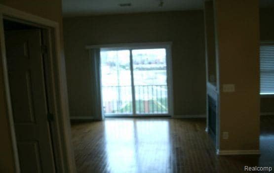 Building Photo - 579 N Pontiac Trail