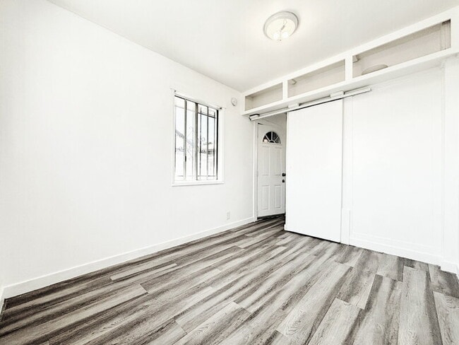 Building Photo - 910 N Herbert Ave
