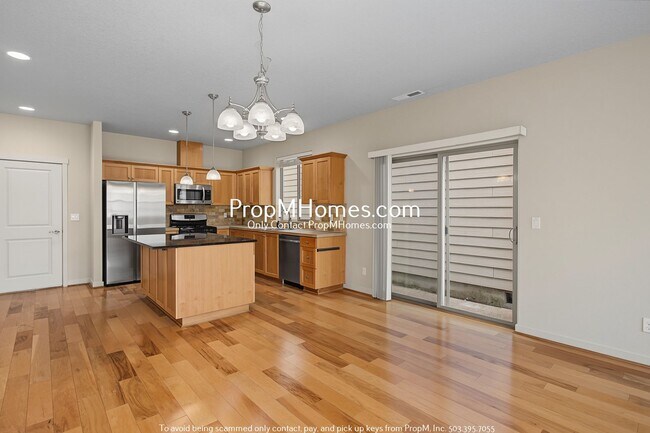 Building Photo - Four Bedroom Home in King City!
