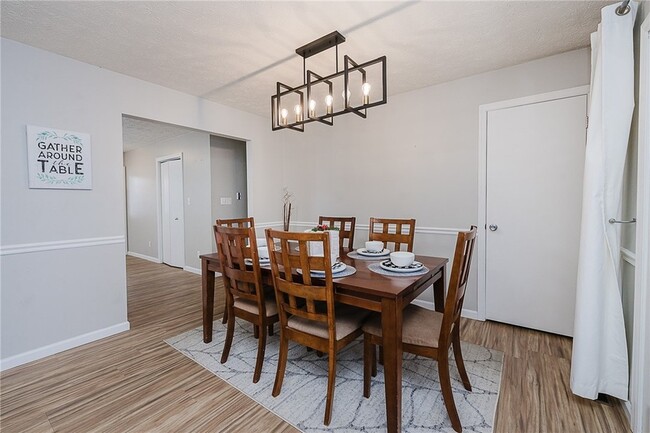 Building Photo - 979 Barclay Rd