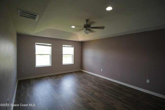 Building Photo - 824 Musgrass Cir