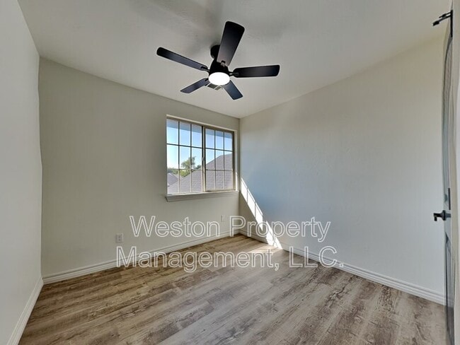 Building Photo - 2008 SE 9th St