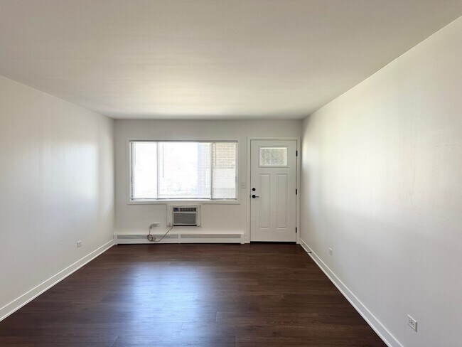 Building Photo - 222 S Tryon St