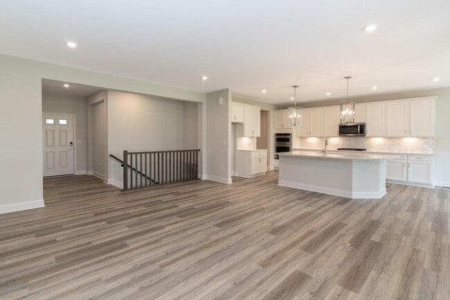 Building Photo - 5852 Stillwater Ln