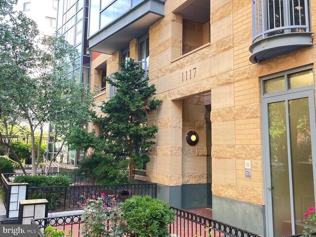 Building Photo - 1117 10th St NW