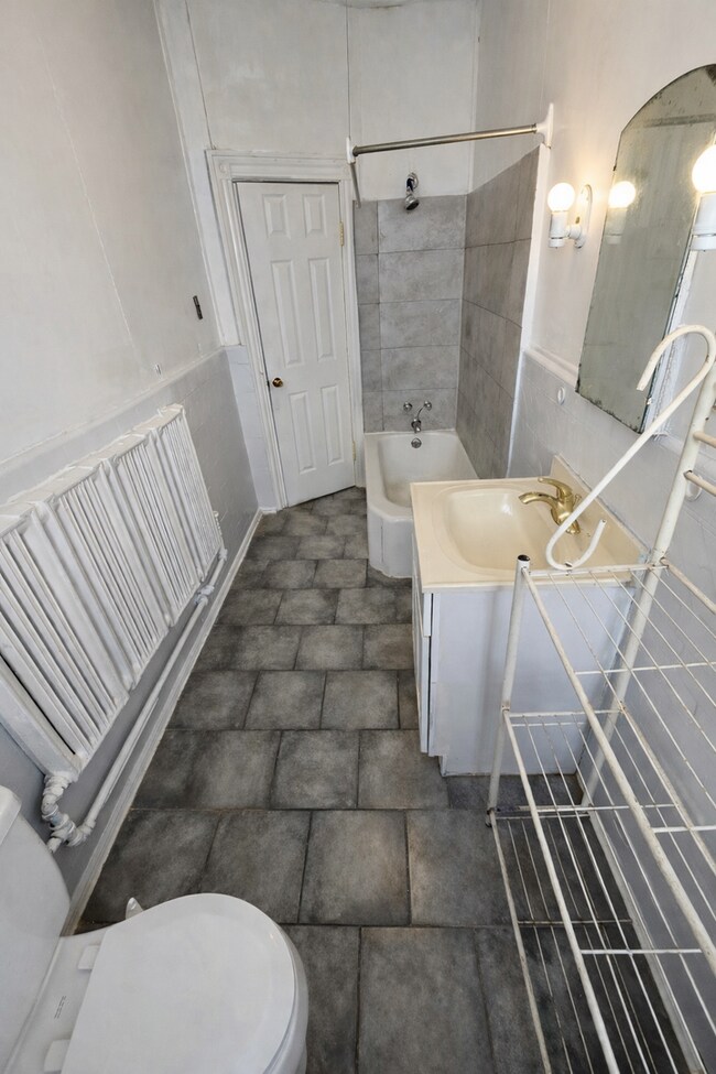 Building Photo - 1231 N 54th St