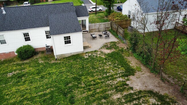 Building Photo - 1124 Bridle Ln